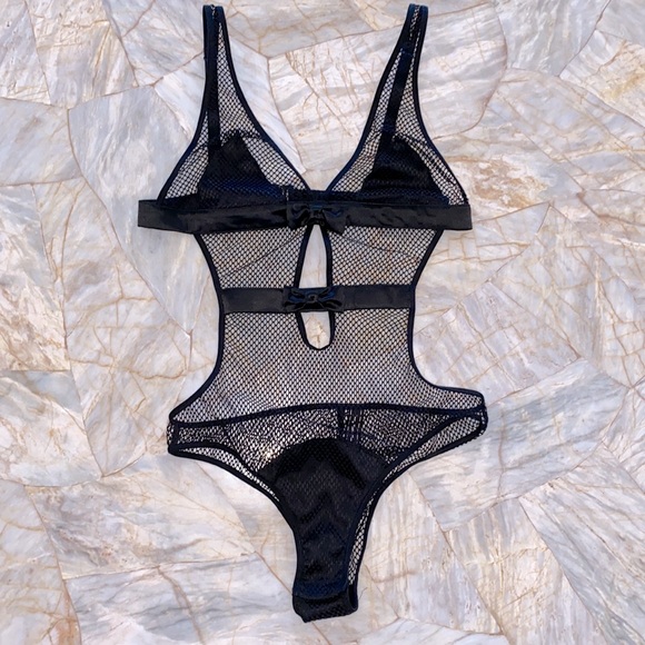 NEW VS Sexy Little Things Very Sexy Strappy Fishnet Thong Teddy Medium - Picture 3 of 11